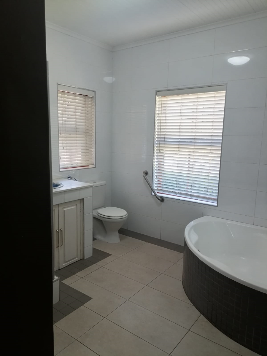 To Let 3 Bedroom Property for Rent in High Riding Country Estate Western Cape